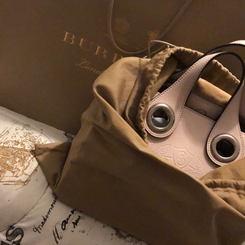 Burberry The leather Crest Grommet Detail tote
